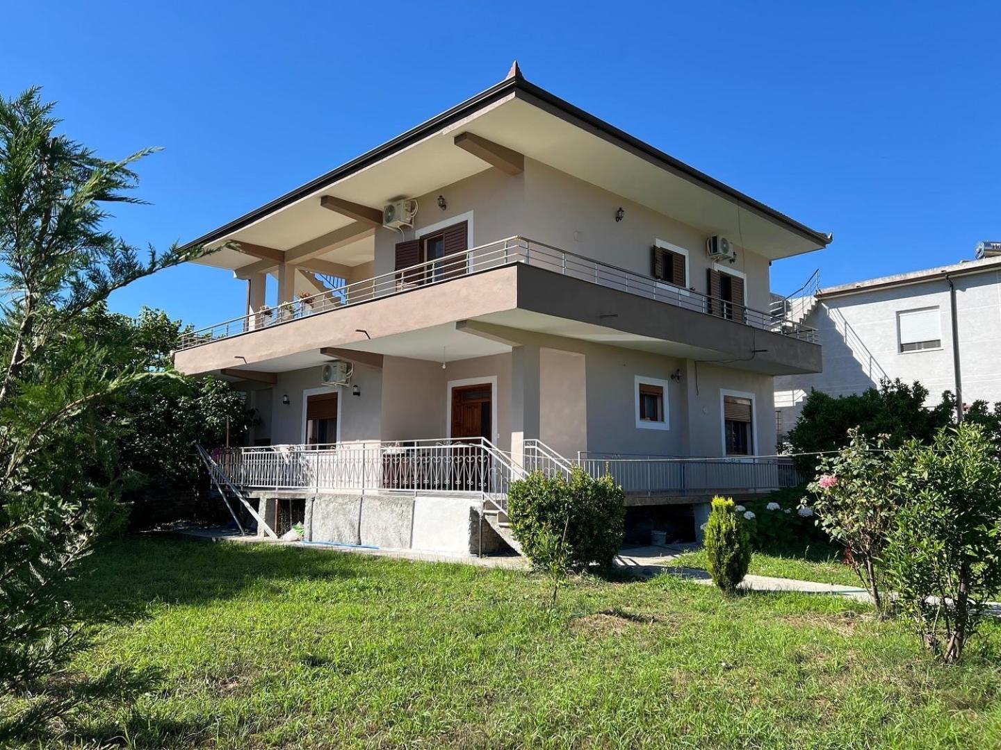 Villa Fjorentin Берат Экстерьер фото